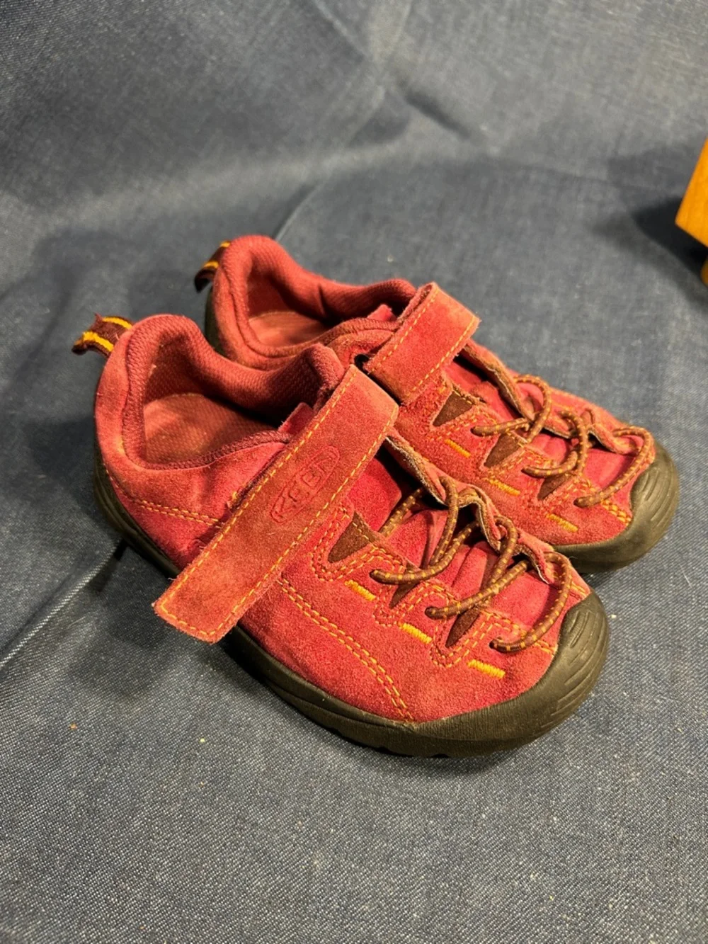 Keen lace up leather sneakers